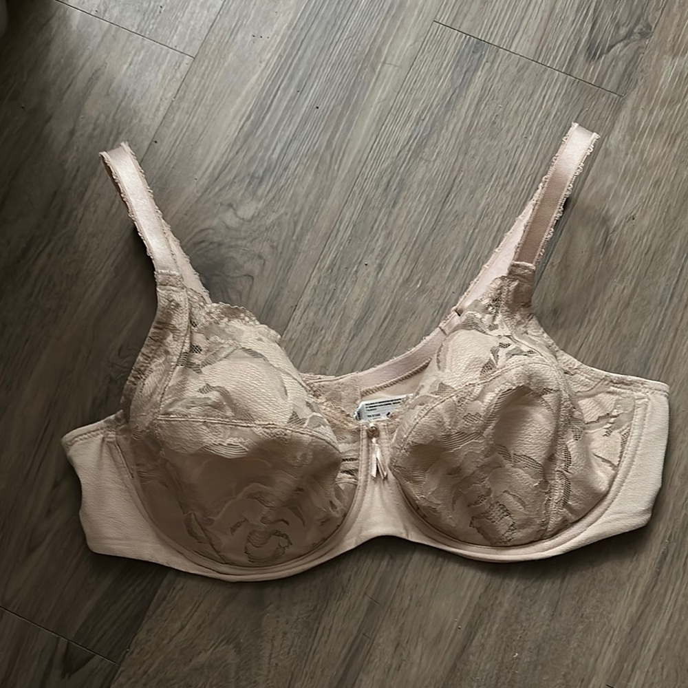 Wacoal lace cup bra 40D